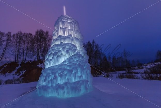 Big icy fountain in twilight – Stock photos from around the world