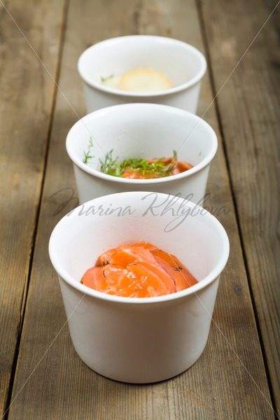 Three cups with salmon, greenery and potato – Stock photos from around the world