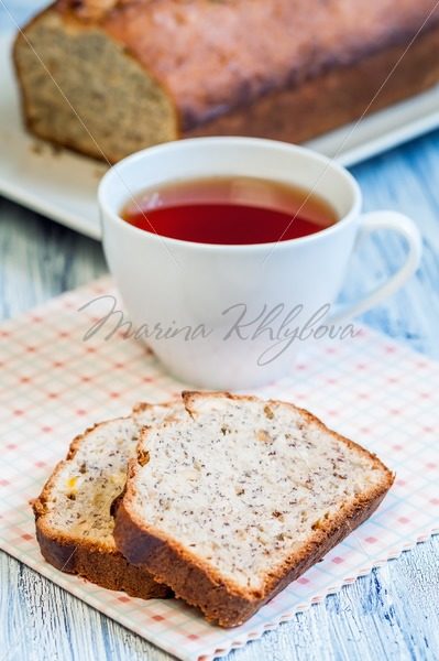 Two piece of banana bread and tea – Stock photos from around the world